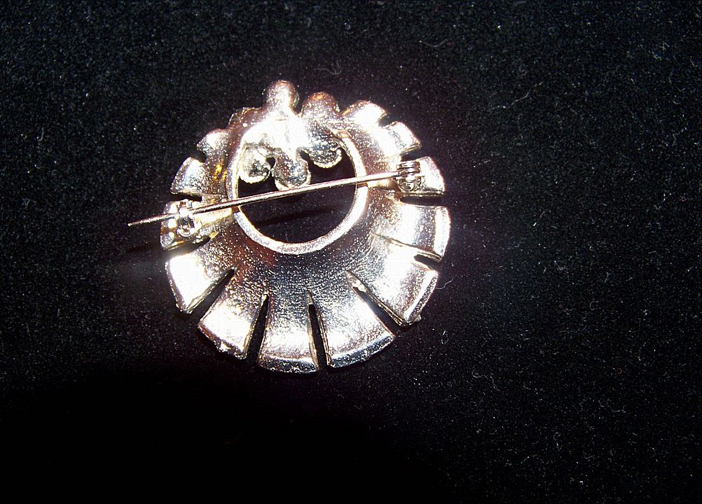 Vintage Rhinestone & Faux Pearl Brooch Pin Vintage Rhinestone & Faux Pearl Brooch Pin