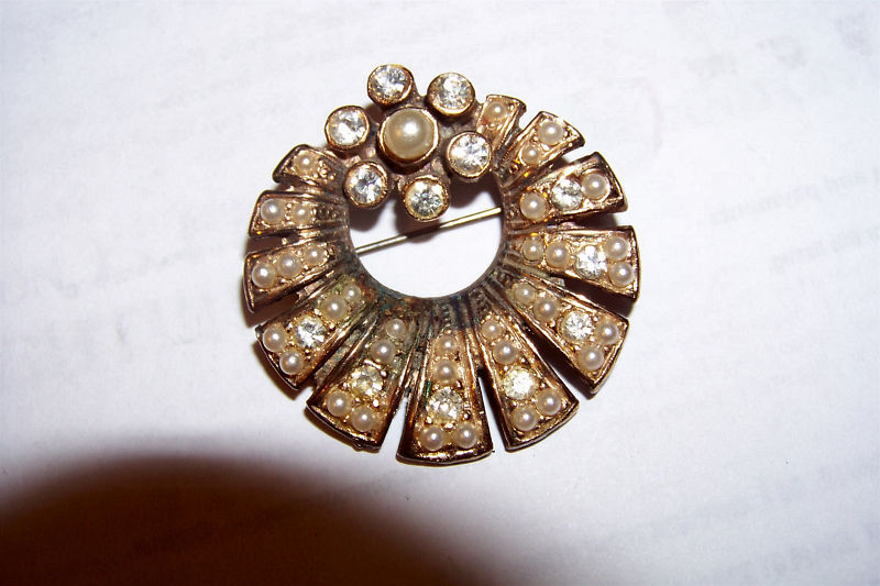 Vintage Round Rhinestones & Faux Pearl Brooch Pin Vintage Round Rhinestones & Faux Pearl Brooch Pin