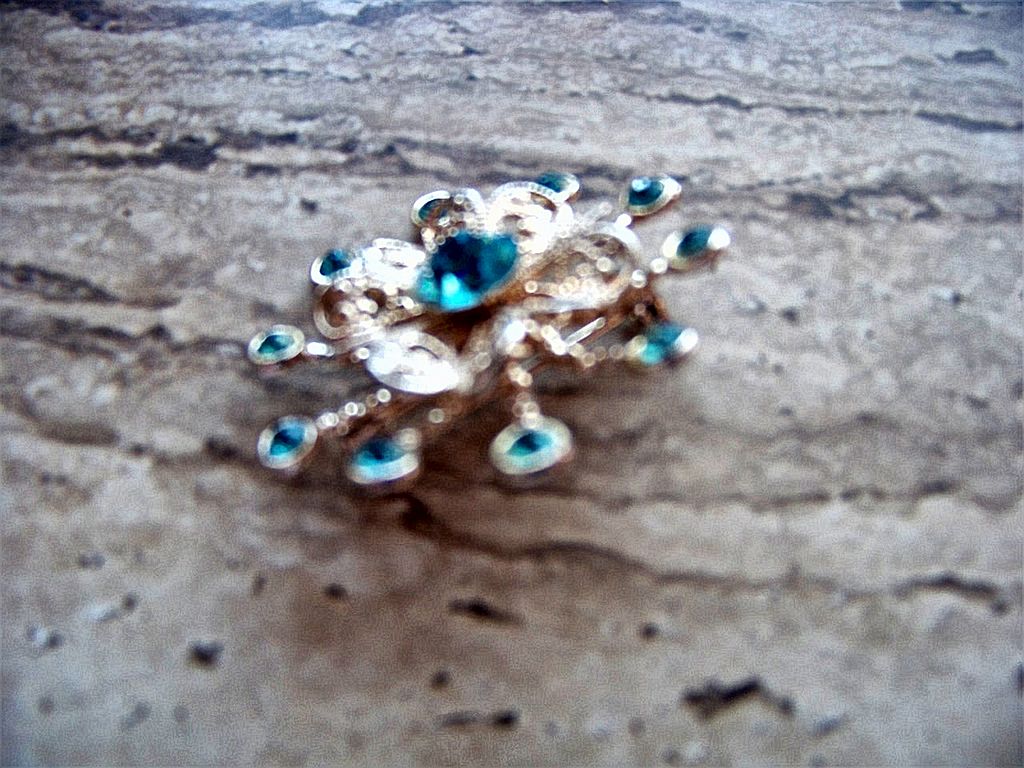 Star Bust Brooch Pin W Blue Rhinestones & Filigree Star Bust Brooch Pin W Blue Rhinestones & Filigree