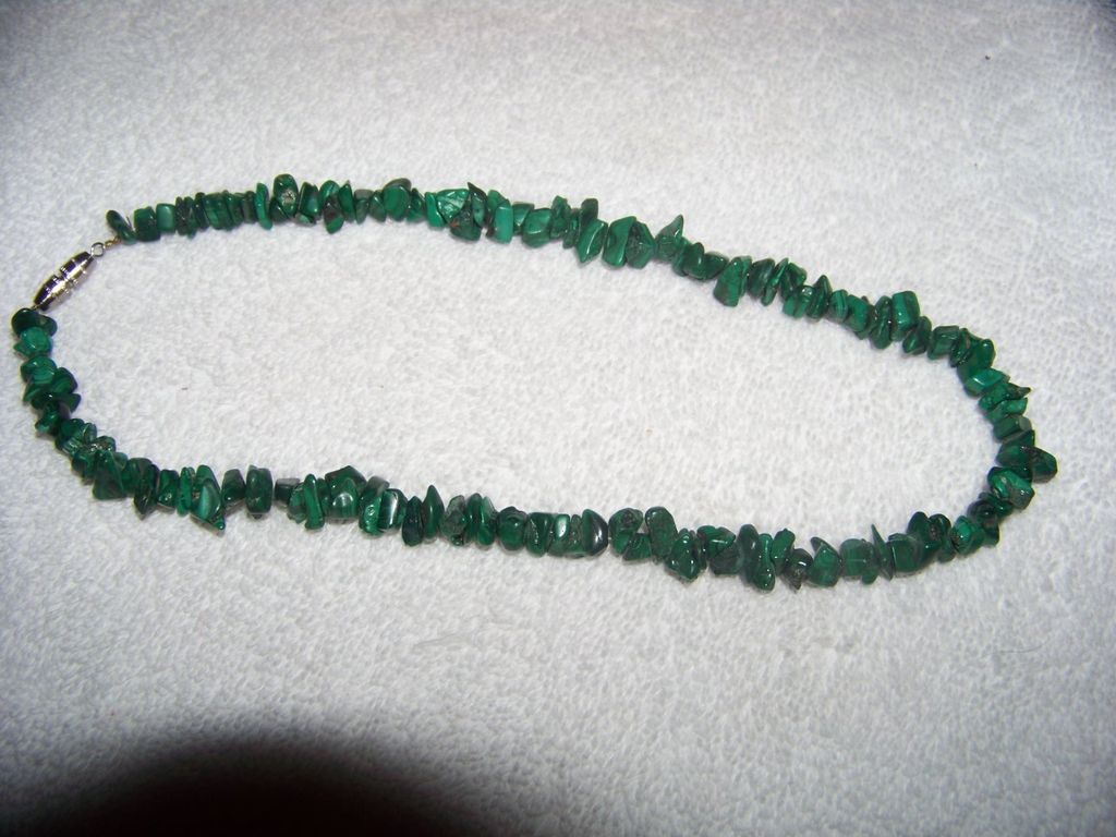 Southwestern Heavy Malachite Chip Strand Necklace Southwestern Heavy Malachite Chip Strand Necklace