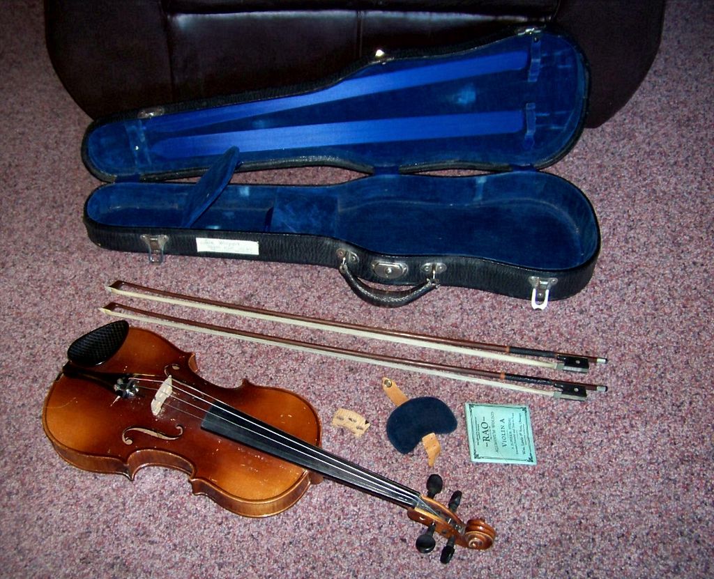 Antonius Stradivarus Cremonensis, Faciebat Anno 1713 Cyechoslovakia Violin/ Case Antonius Stradivarus Cremonensis, Faciebat Anno 1713 Cyechoslovakia Violin/ Case