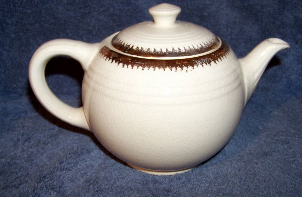 Tea Pot W Bird & Floral Pattern, With Gold Trim. 77 Tea Pot W Bird & Floral Pattern, With Gold Trim. 77