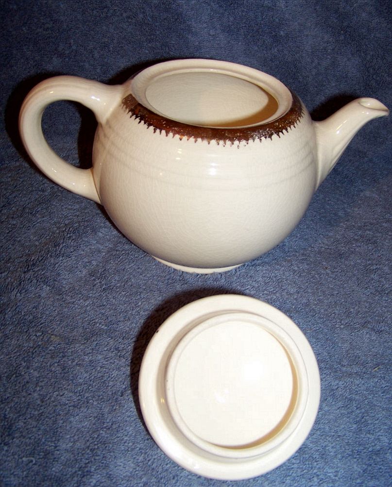 Tea Pot W Bird & Floral Pattern, With Gold Trim. 77 Tea Pot W Bird & Floral Pattern, With Gold Trim. 77