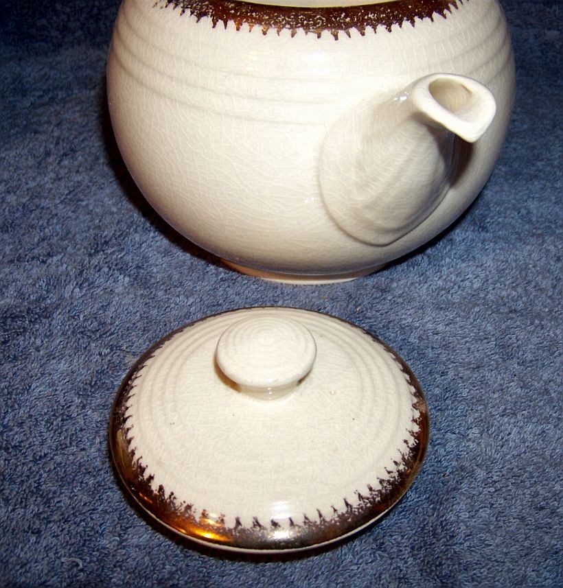 Tea Pot W Bird & Floral Pattern, With Gold Trim. 77 Tea Pot W Bird & Floral Pattern, With Gold Trim. 77
