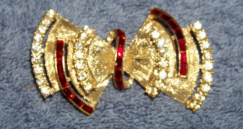 Coro Collar Brooch Pin, Red & White Rhinestones Coro Collar Brooch Pin, Red & White Rhinestones