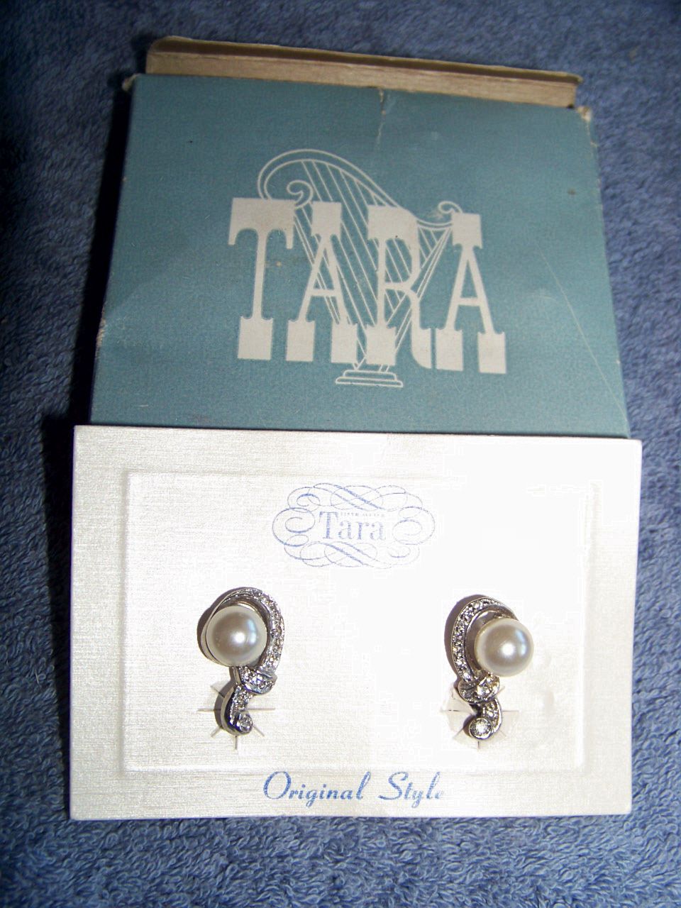 Tara, New York, Rhinestone & Faux Pearl Clip Earrings In Box Tara, New York, Rhinestone & Faux Pearl Clip Earrings In Box