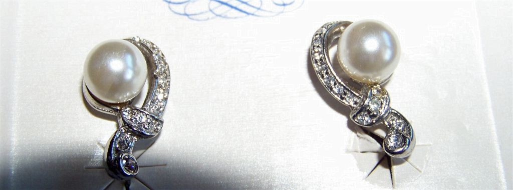 Tara, New York, Rhinestone & Faux Pearl Clip Earrings In Box Tara, New York, Rhinestone & Faux Pearl Clip Earrings In Box