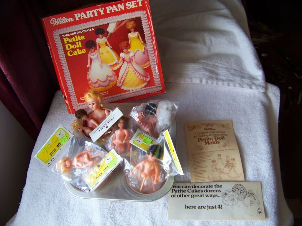 1971 Wilton Party Pan Set, Petite Doll Cakes W Dolls Mold Barbie 1971 Wilton Party Pan Set, Petite Doll Cakes W Dolls Mold Barbie