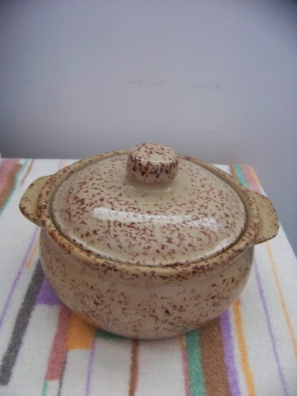 Manmouth Bean Pot Soup Tureen, Spongeware Splatterware Manmouth Bean Pot Soup Tureen, Spongeware Splatterware