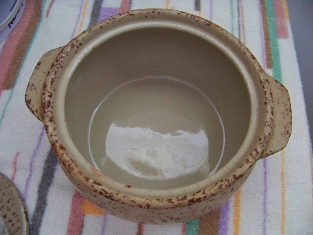 Manmouth Bean Pot Soup Tureen, Spongeware Splatterware Manmouth Bean Pot Soup Tureen, Spongeware Splatterware