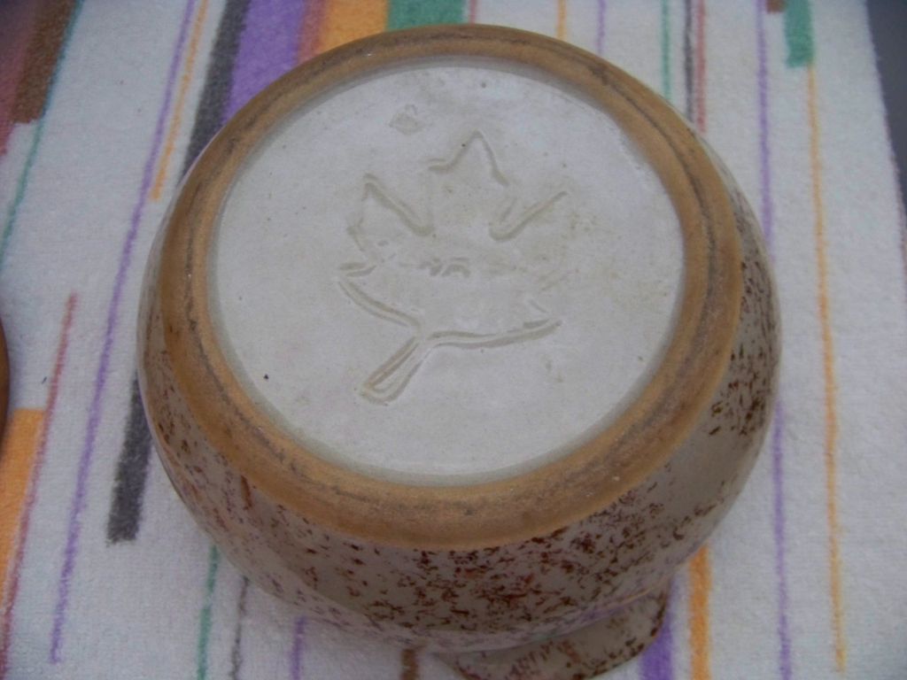 Manmouth Bean Pot Soup Tureen, Spongeware Splatterware Manmouth Bean Pot Soup Tureen, Spongeware Splatterware
