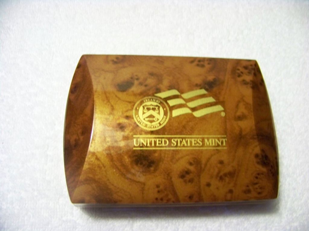 Martha Washington 2007 First Spouse Gold Coin & Box Martha Washington 2007 First Spouse Gold Coin & Box