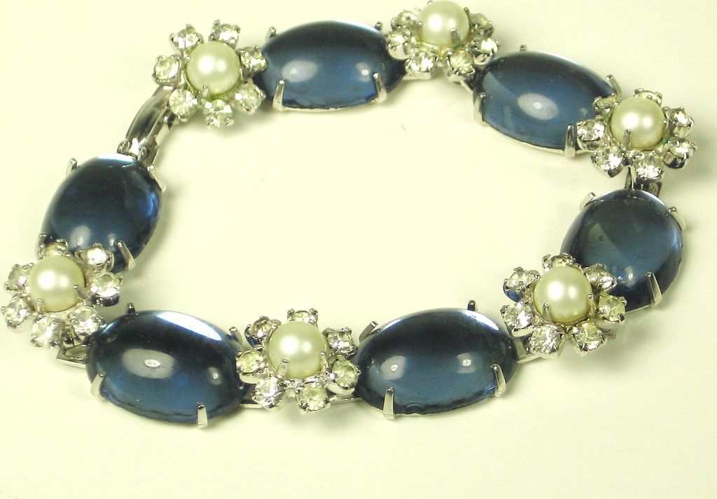 Hattie Carnegie Blue Glass and Imitation Pearl Bracelet and Earrings Hattie Carnegie Blue Glass and Imitation Pearl Bracelet and Earrings