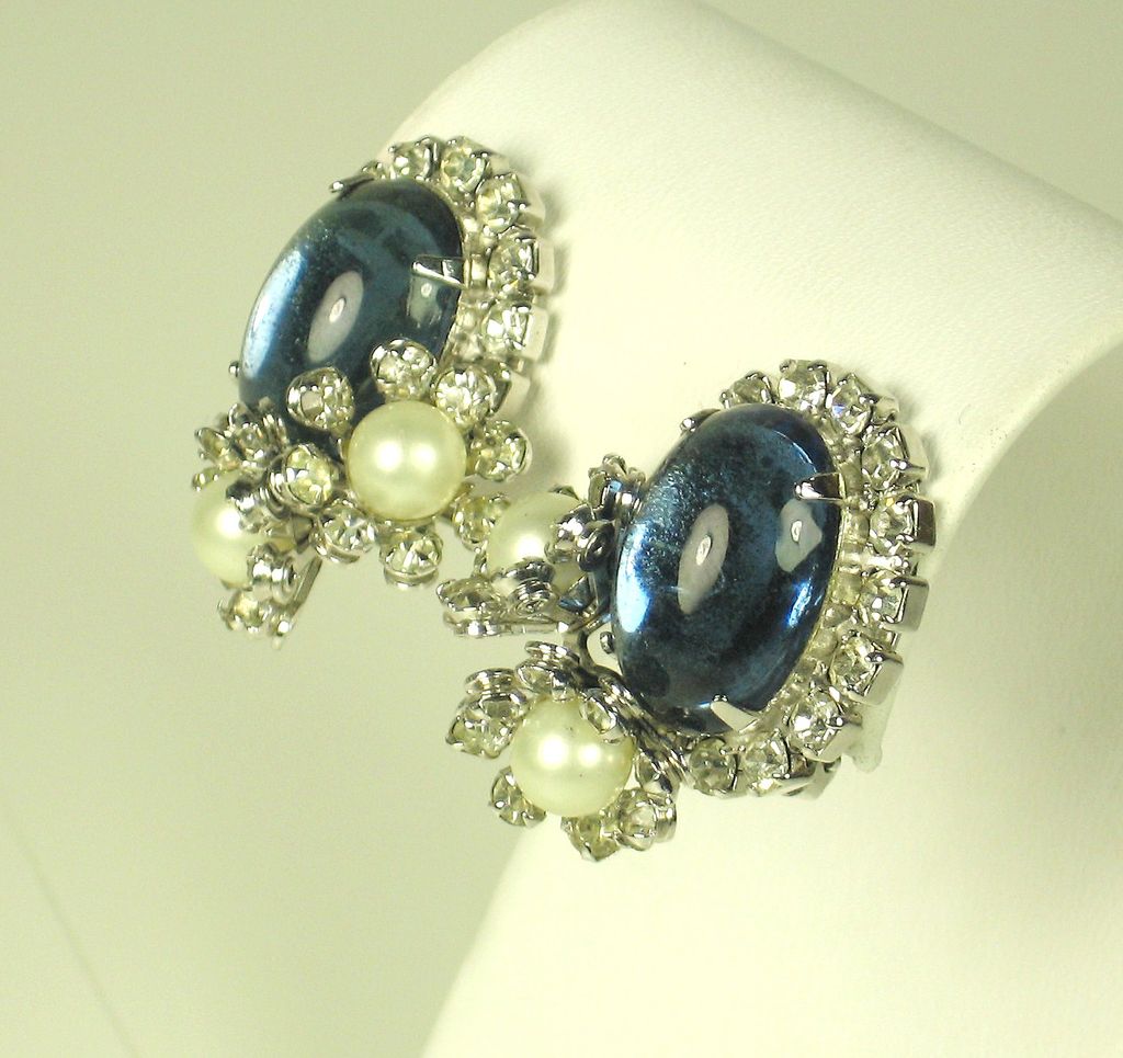 Hattie Carnegie Blue Glass and Imitation Pearl Bracelet and Earrings Hattie Carnegie Blue Glass and Imitation Pearl Bracelet and Earrings