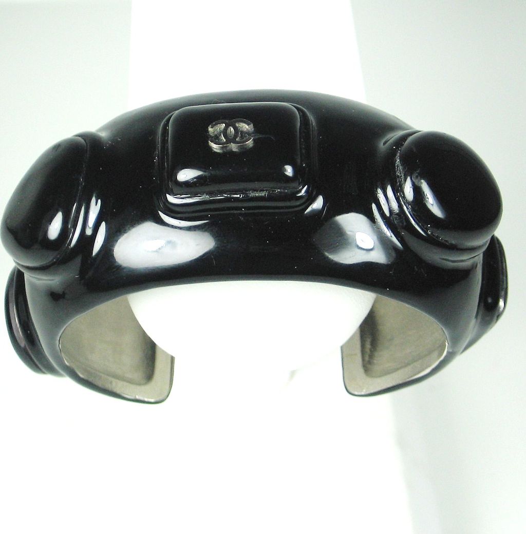 Chanel Maison Gripoix Black Glass and Enamel Bracelet Chanel Maison Gripoix Black Glass and Enamel Bracelet