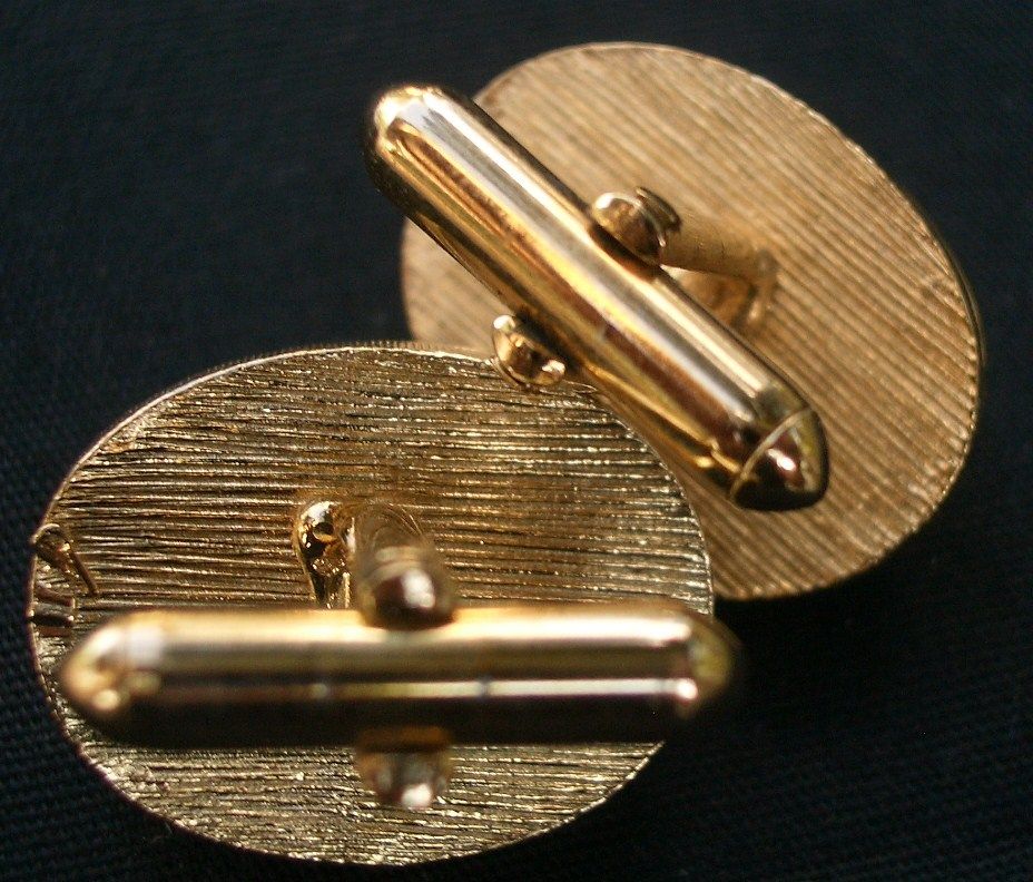 Vintage Tivoli Bright Red Iridized Glass Cabochon Cufflinks Gold Tone New in Box Vintage Tivoli Bright Red Iridized Glass Cabochon Cufflinks Gold Tone New in Box