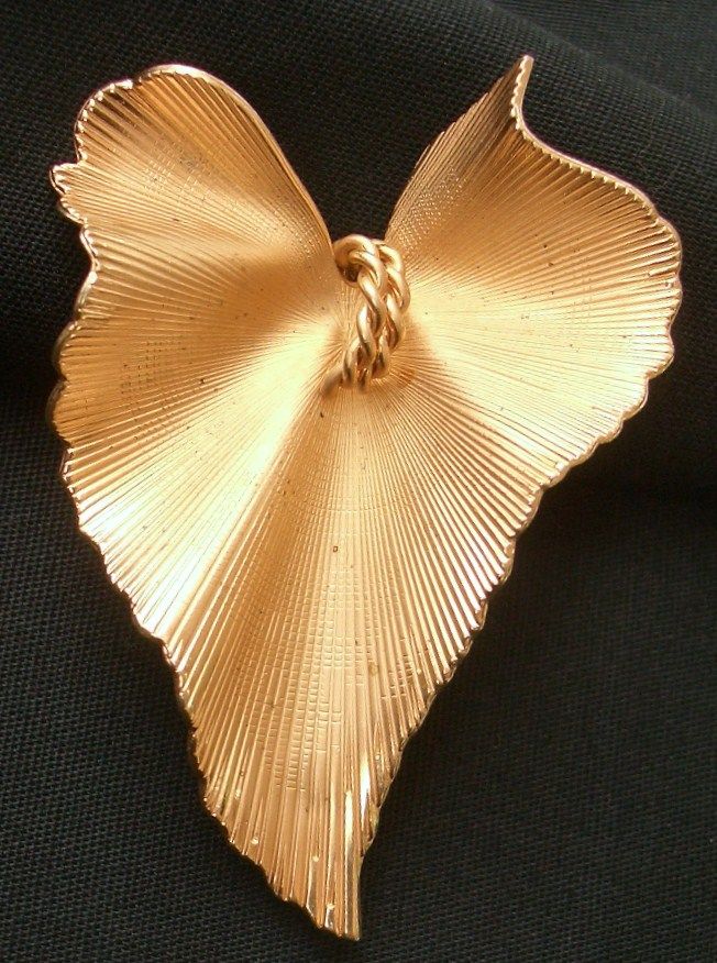 Vintage Gold Tone Leaf Coro Pegasus Pin Vintage Gold Tone Leaf Coro Pegasus Pin