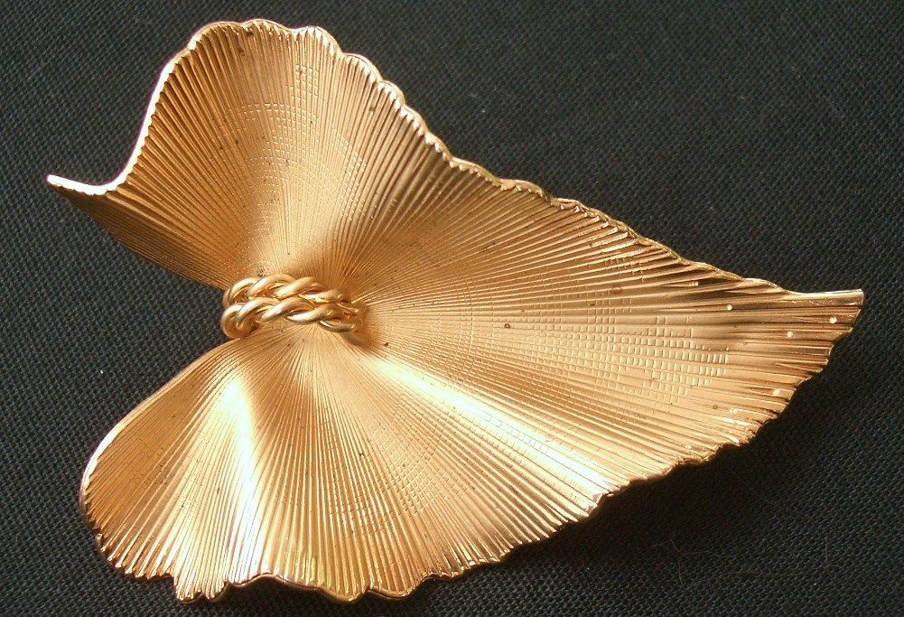 Vintage Gold Tone Leaf Coro Pegasus Pin Vintage Gold Tone Leaf Coro Pegasus Pin