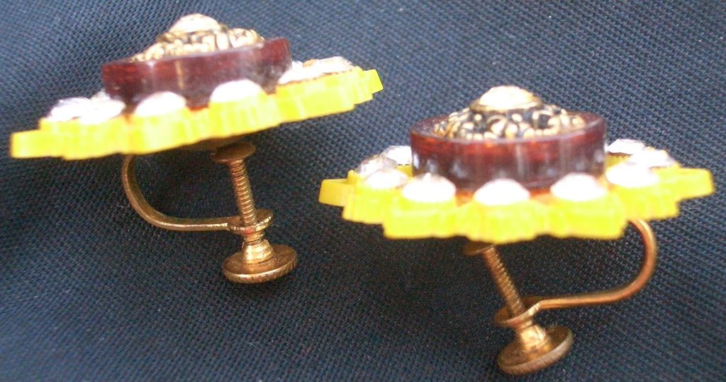 Vintage Yellow Plastic Earrings with Rhinestone Accents Screw backs Vintage Yellow Plastic Earrings with Rhinestone Accents Screw backs