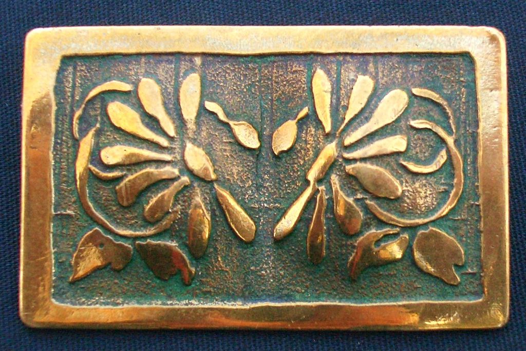 Vintage Brass Pin Flowers with Etching Vintage Brass Pin Flowers with Etching