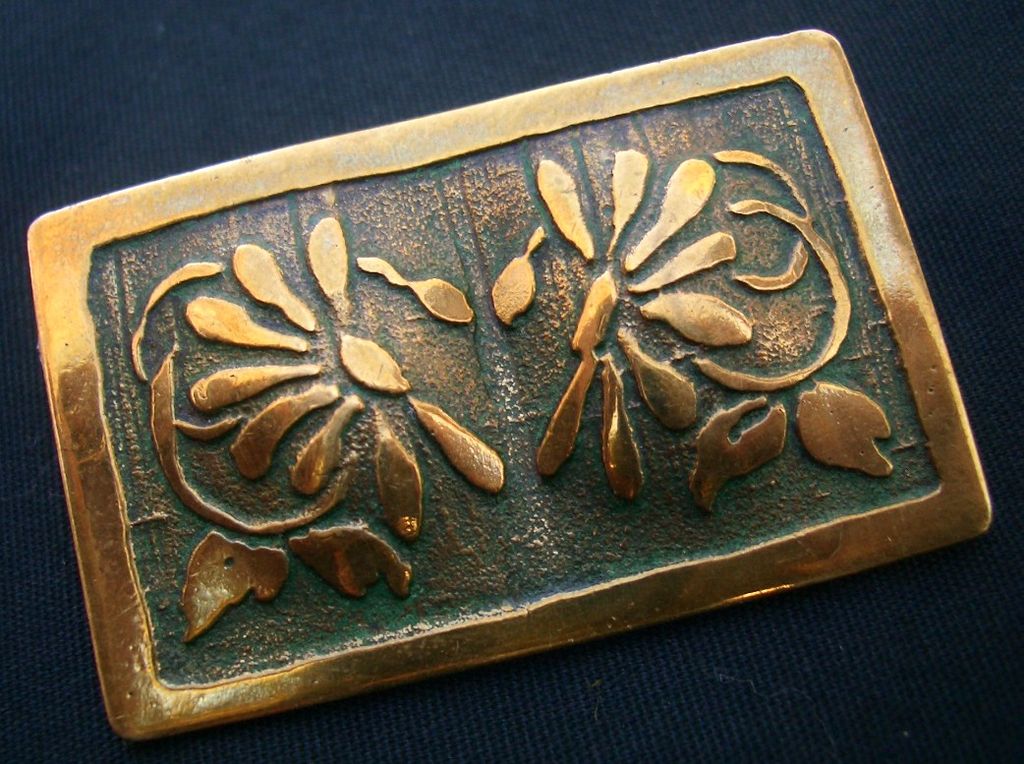 Vintage Brass Pin Flowers with Etching Vintage Brass Pin Flowers with Etching