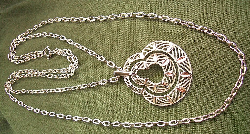 Silver Tone Trifari Crown Necklace with Pendant Silver Tone Trifari Crown Necklace with Pendant