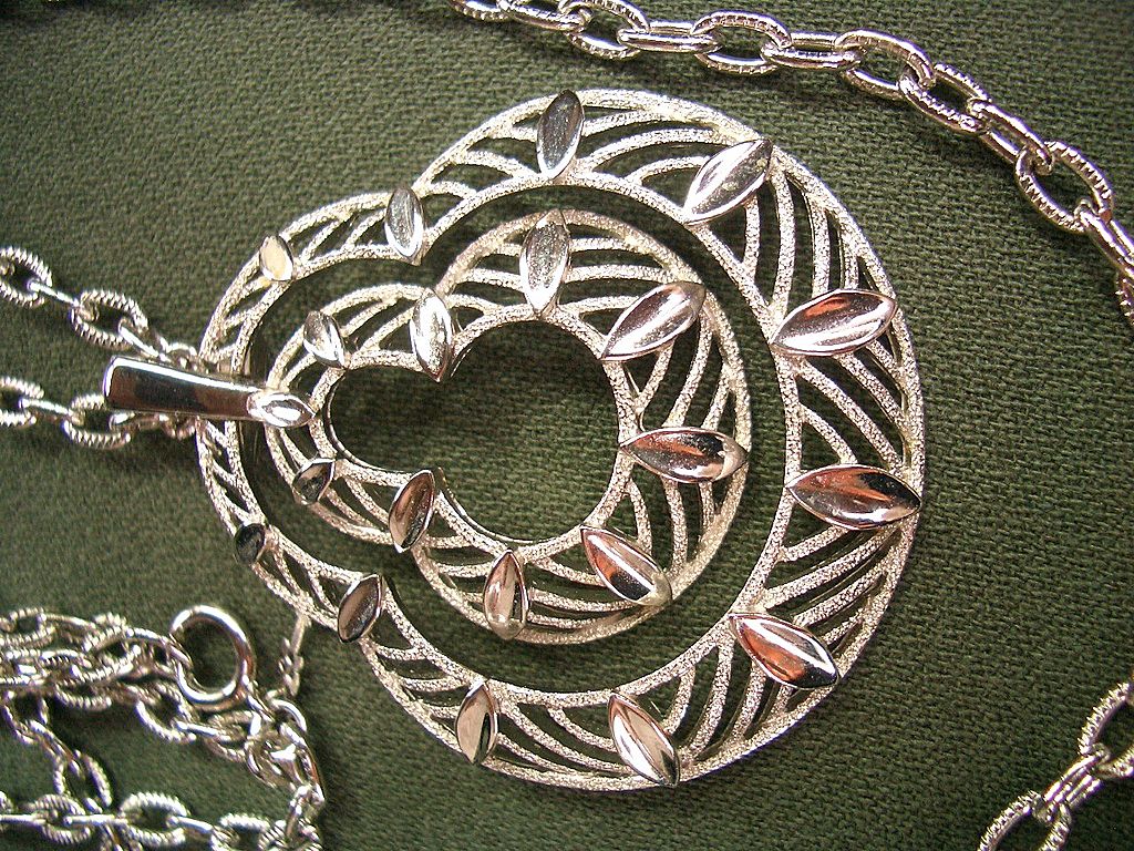 Silver Tone Trifari Crown Necklace with Pendant Silver Tone Trifari Crown Necklace with Pendant