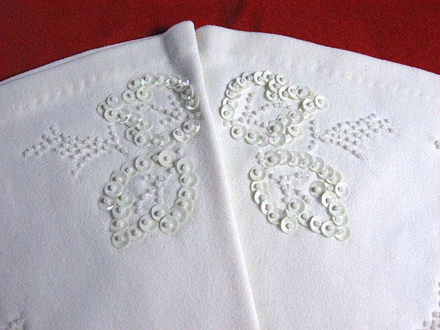 Vintage White Cotton Gloves with Hand Sewn Seed Beads Vintage White Cotton Gloves with Hand Sewn Seed Beads