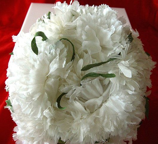 Vintage White Flower Hat with Green Ribbons Vintage White Flower Hat with Green Ribbons