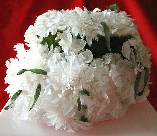 Vintage White Flower Hat with Green Ribbons Vintage White Flower Hat with Green Ribbons