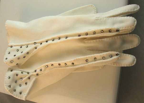 Fabulous White Cotton Gloves with Sparkling Rhinestones Fabulous White Cotton Gloves with Sparkling Rhinestones