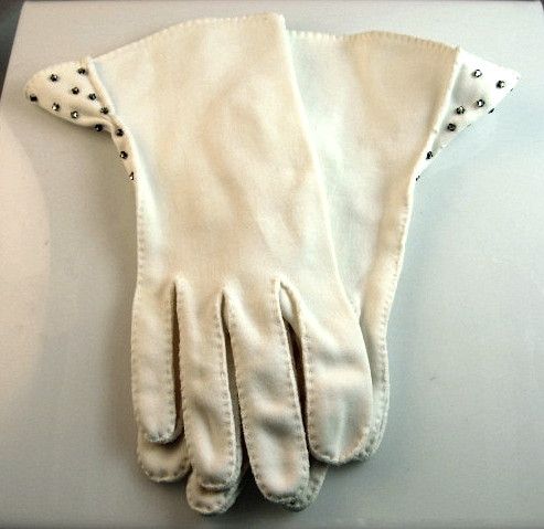 Fabulous White Cotton Gloves with Sparkling Rhinestones Fabulous White Cotton Gloves with Sparkling Rhinestones