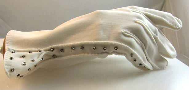 Fabulous White Cotton Gloves with Sparkling Rhinestones Fabulous White Cotton Gloves with Sparkling Rhinestones
