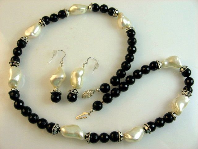 Black Onyx & White Shell Bead Necklace & Earring Set Black Onyx & White Shell Bead Necklace & Earring Set