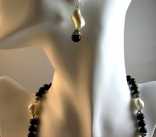 Black Onyx & White Shell Bead Necklace & Earring Set Black Onyx & White Shell Bead Necklace & Earring Set