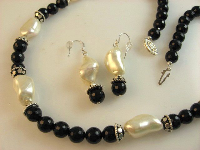 Black Onyx & White Shell Bead Necklace & Earring Set Black Onyx & White Shell Bead Necklace & Earring Set
