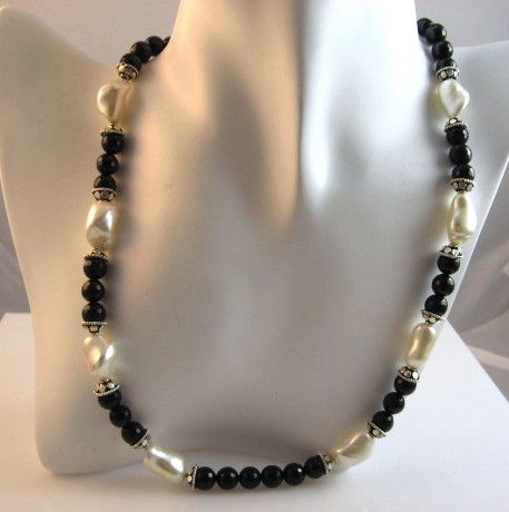 Black Onyx & White Shell Bead Necklace & Earring Set Black Onyx & White Shell Bead Necklace & Earring Set
