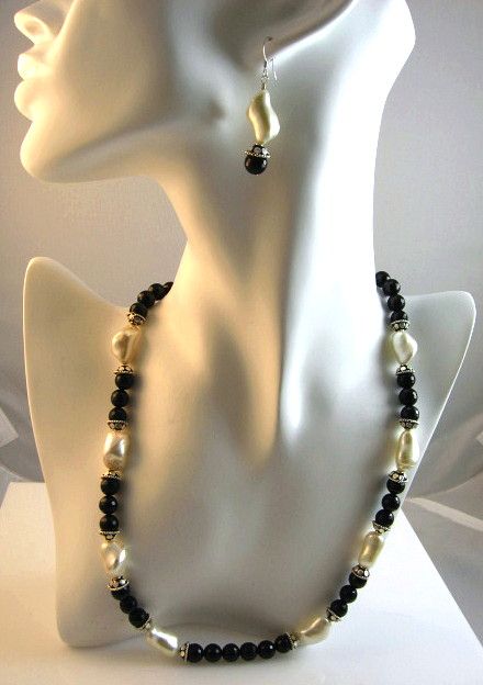 Black Onyx & White Shell Bead Necklace & Earring Set Black Onyx & White Shell Bead Necklace & Earring Set