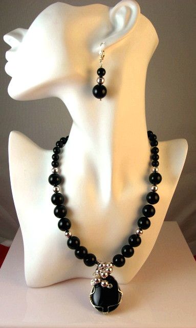 Black Onyx Wire Wrapped Pendant Necklace Set Black Onyx Wire Wrapped Pendant Necklace Set