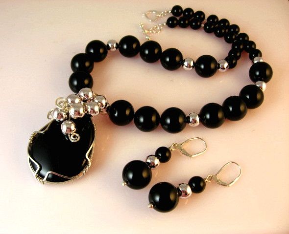 Black Onyx Wire Wrapped Pendant Necklace Set Black Onyx Wire Wrapped Pendant Necklace Set