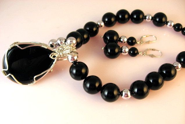 Black Onyx Wire Wrapped Pendant Necklace Set Black Onyx Wire Wrapped Pendant Necklace Set