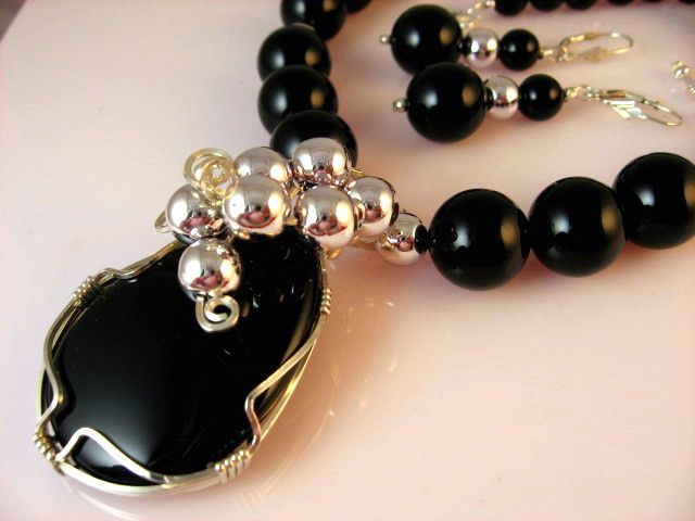 Black Onyx Wire Wrapped Pendant Necklace Set Black Onyx Wire Wrapped Pendant Necklace Set