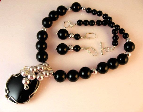 Black Onyx Wire Wrapped Pendant Necklace Set Black Onyx Wire Wrapped Pendant Necklace Set