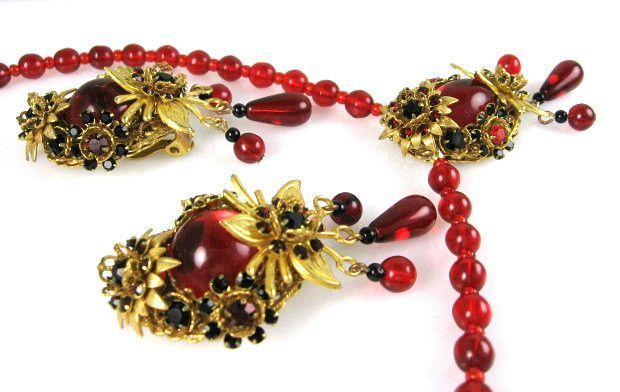 Red Glass and Golden Flower Drippy Necklace Earring Set Red Glass and Golden Flower Drippy Necklace Earring Set