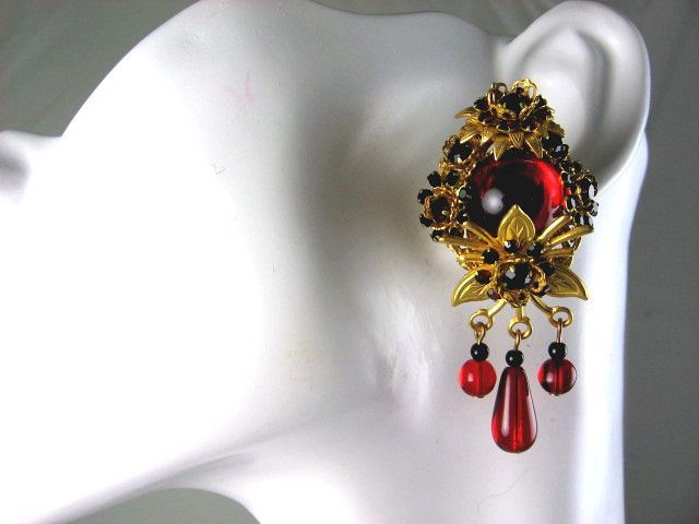 Red Glass and Golden Flower Drippy Necklace Earring Set Red Glass and Golden Flower Drippy Necklace Earring Set
