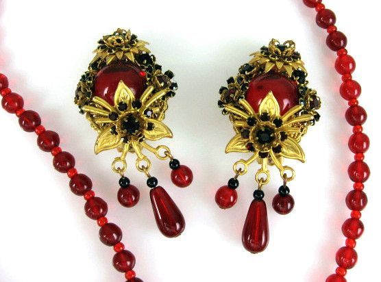 Red Glass and Golden Flower Drippy Necklace Earring Set Red Glass and Golden Flower Drippy Necklace Earring Set
