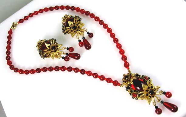 Red Glass and Golden Flower Drippy Necklace Earring Set Red Glass and Golden Flower Drippy Necklace Earring Set