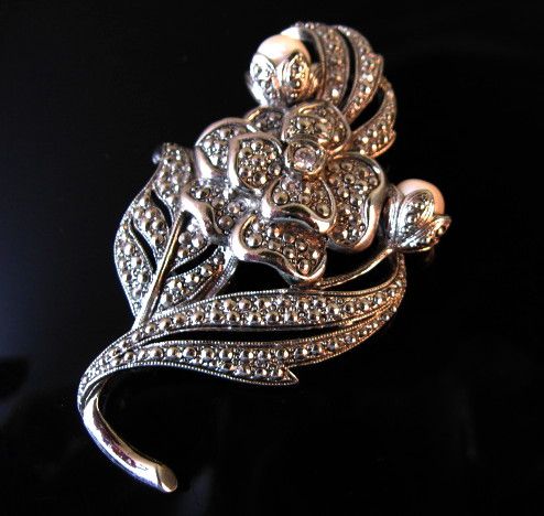 K.J.L. For Avon Pin Antique Impressions Circa 1980's K.J.L. For Avon Pin Antique Impressions Circa 1980's
