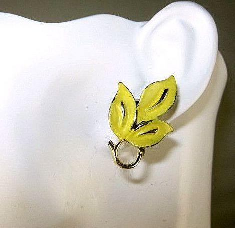 Lovely Coro Yellow Enamel Leaf Necklace and Earring Set Lovely Coro Yellow Enamel Leaf Necklace and Earring Set