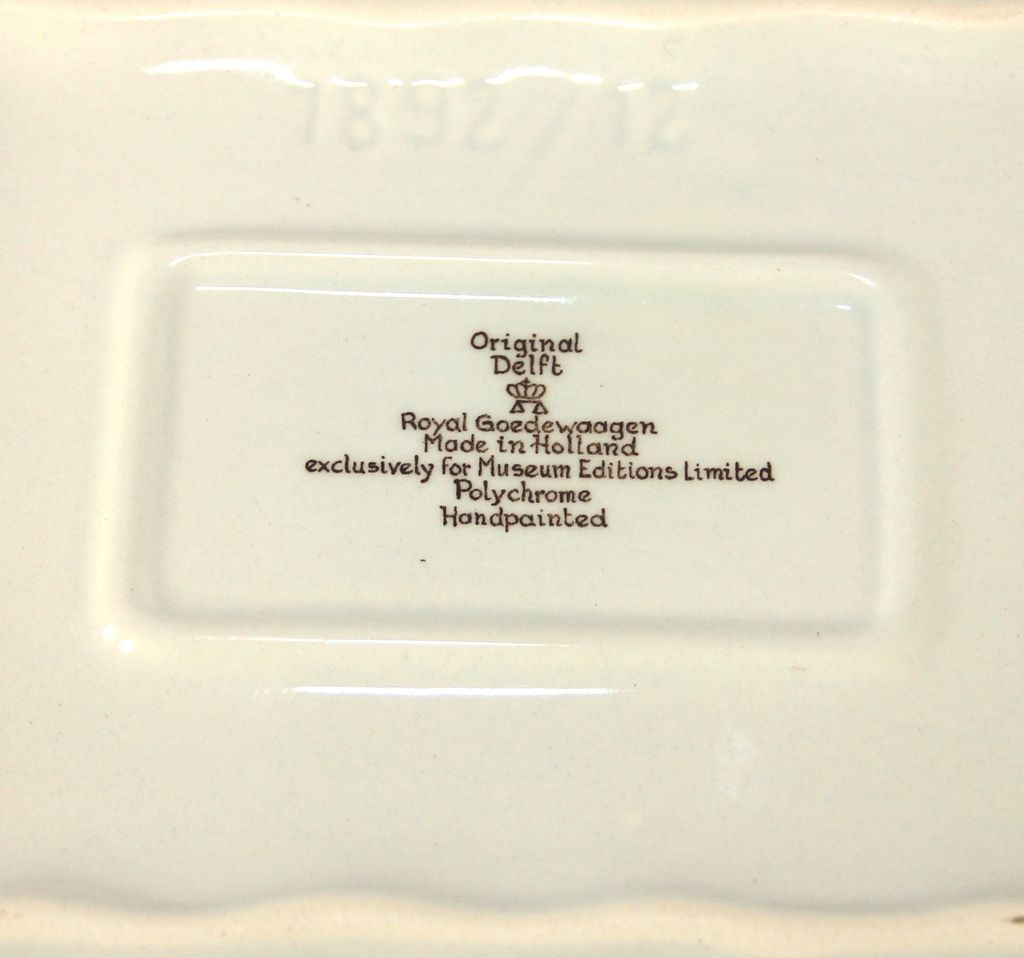 Original Delft Royal Goedewaagen Trinket/Dresser Box Original Delft Royal Goedewaagen Trinket/Dresser Box